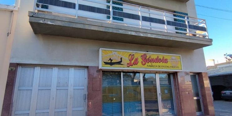 🏭 Local con depósito, departamento y casa en planta alta – 25 de Mayo 442