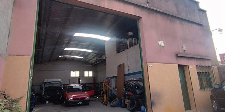 Deposito en VENTA-17 de Mayo 29 entre Estomba y Vicente Lopez