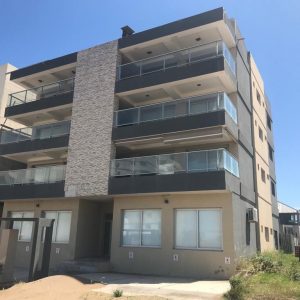 Departamento planta baja en Monte Hermoso del Este . Yatasto y los zorzales
