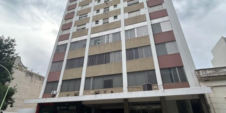 🏢 Departamento en venta – Av. Colón 24 (Zona céntrica)