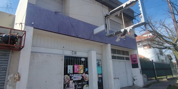 🏡 Casa con local en venta – Rincón 170 (A reciclar)